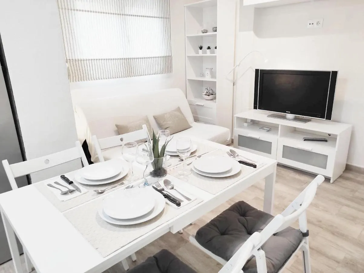 Holidays2Malaga Velarde Cerca Hospital Civil Y Centro 马拉加