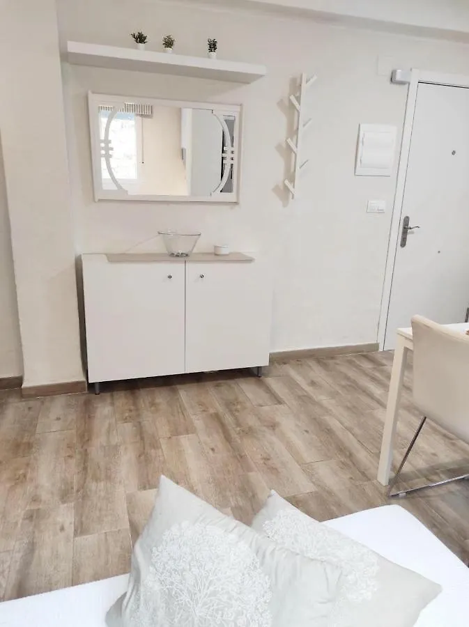 Holidays2Malaga Velarde Cerca Hospital Civil Y Centro Malaga Apartment